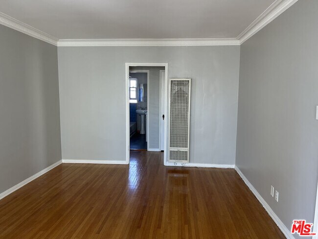 Building Photo - 4054 Madison Ave
