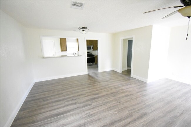 Building Photo - 6229 Clover Ridge St
