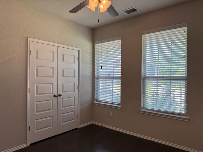 Building Photo - 7207 Fallen Crest Ln