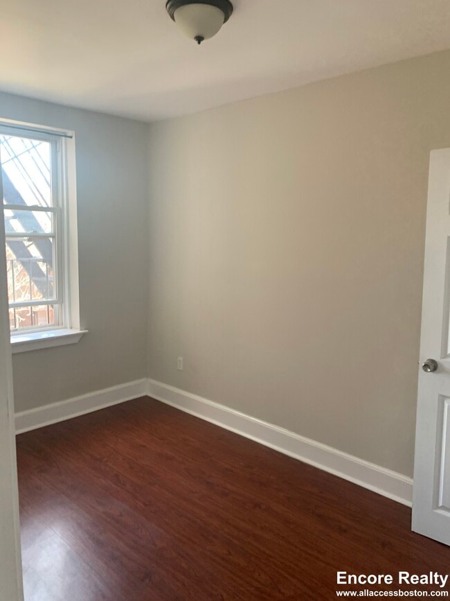 Building Photo - 70 Joy St