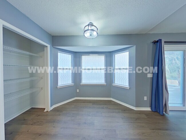 Building Photo - Move-In Ready 4-Bedroom Home Near Duke Field & Eglin AFB – Pet Friendly