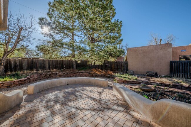 Building Photo - Absolute Gem in Pueblo Alegre (Camino De Chelly)