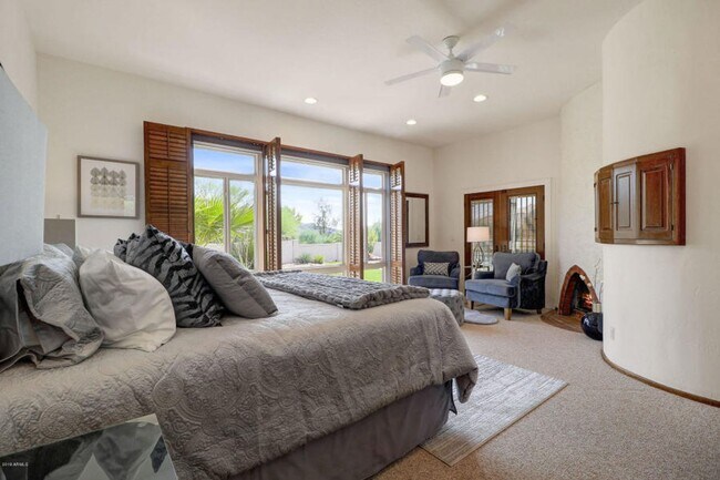 Building Photo - Beautiful 5 bed/4 bath + Den in Desirable Paradise Valley