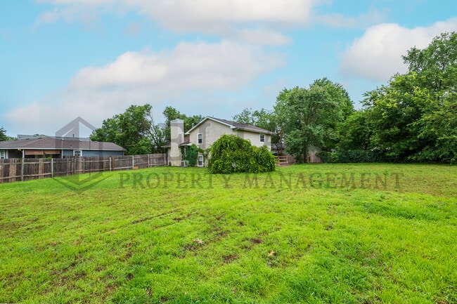 Building Photo - 2013 N Parkridge Ct
