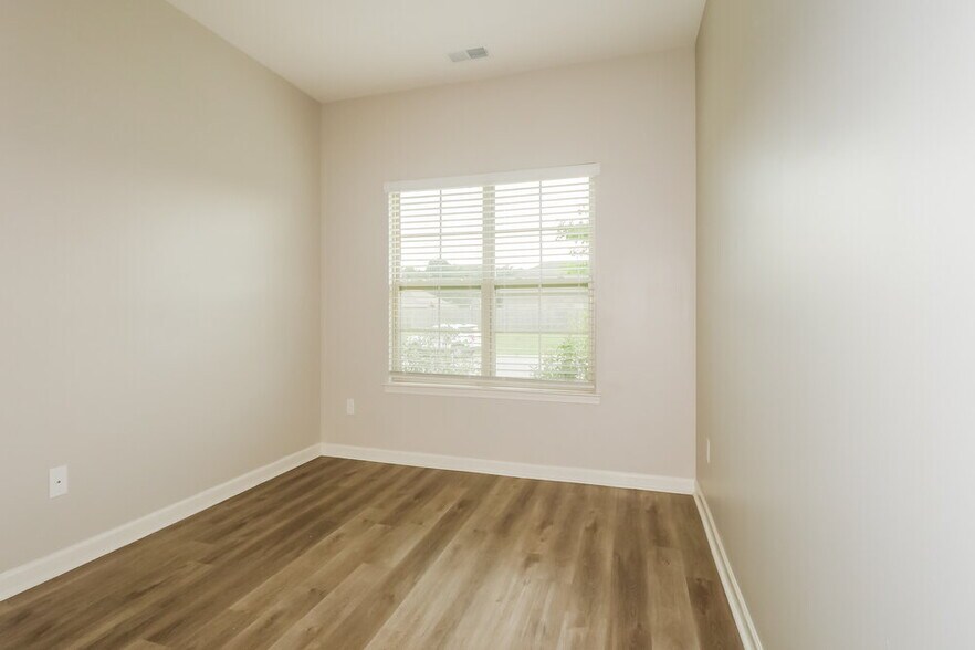 Building Photo - 445 Beau Tisdale Dr