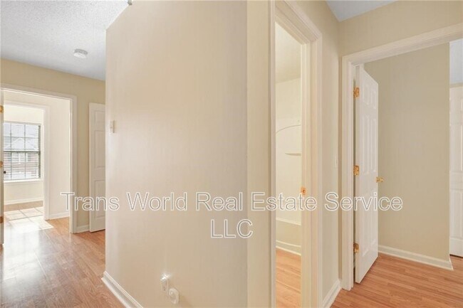 Building Photo - 1102 Pleasant Oaks Ct