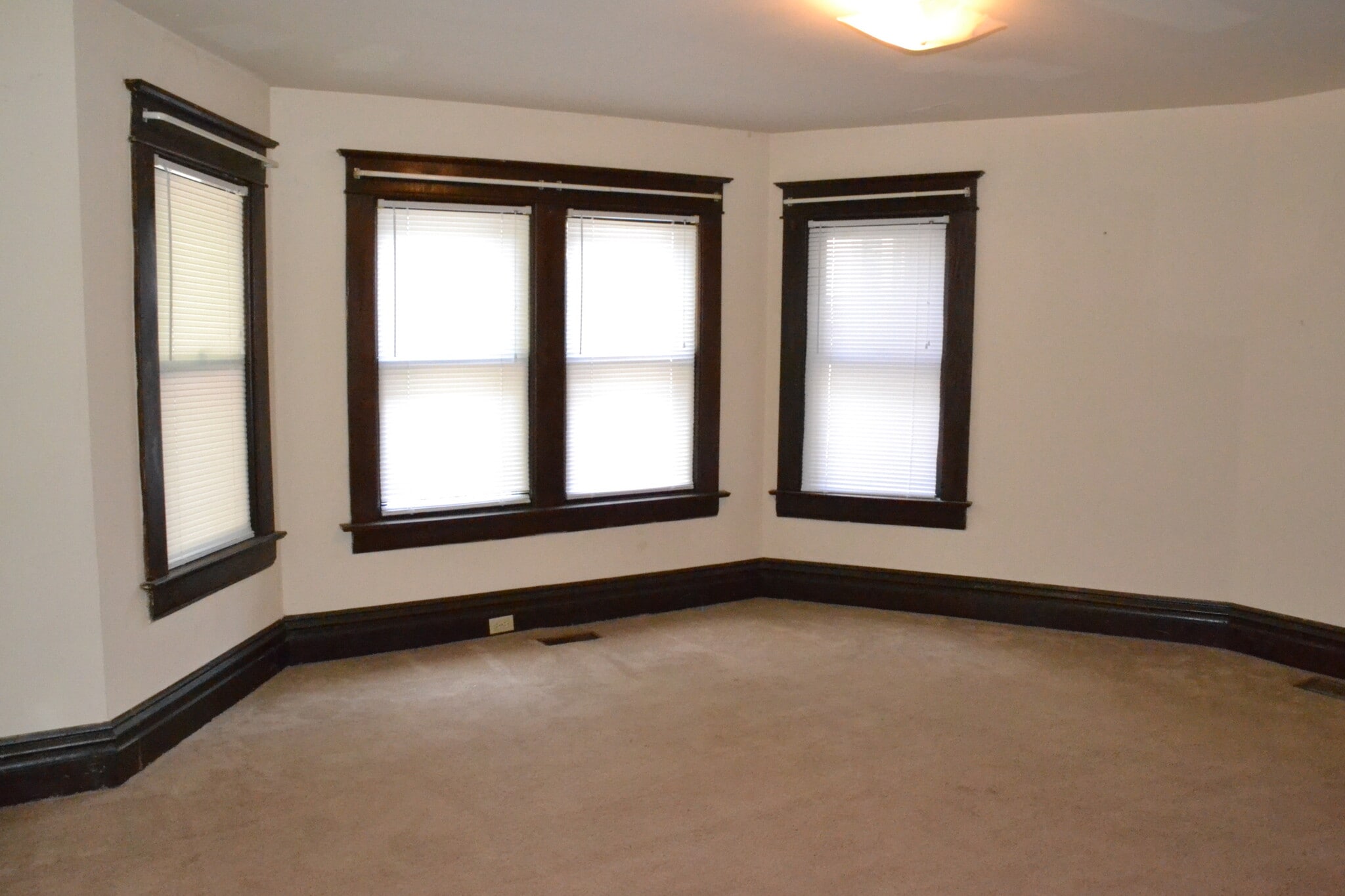 Building Photo - 402.5 Mulberry St