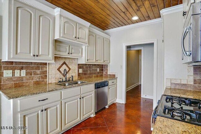Building Photo - 852 Willow Grande Cir