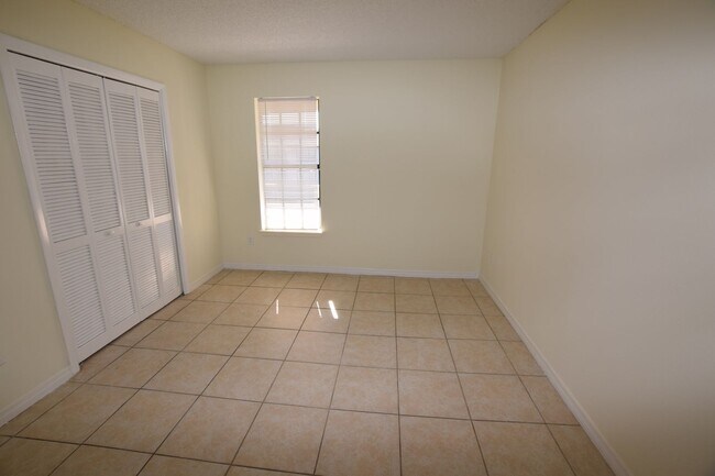 Building Photo - 2 Bedroom, 2 Bath Condo at 4627 Cason Cove...