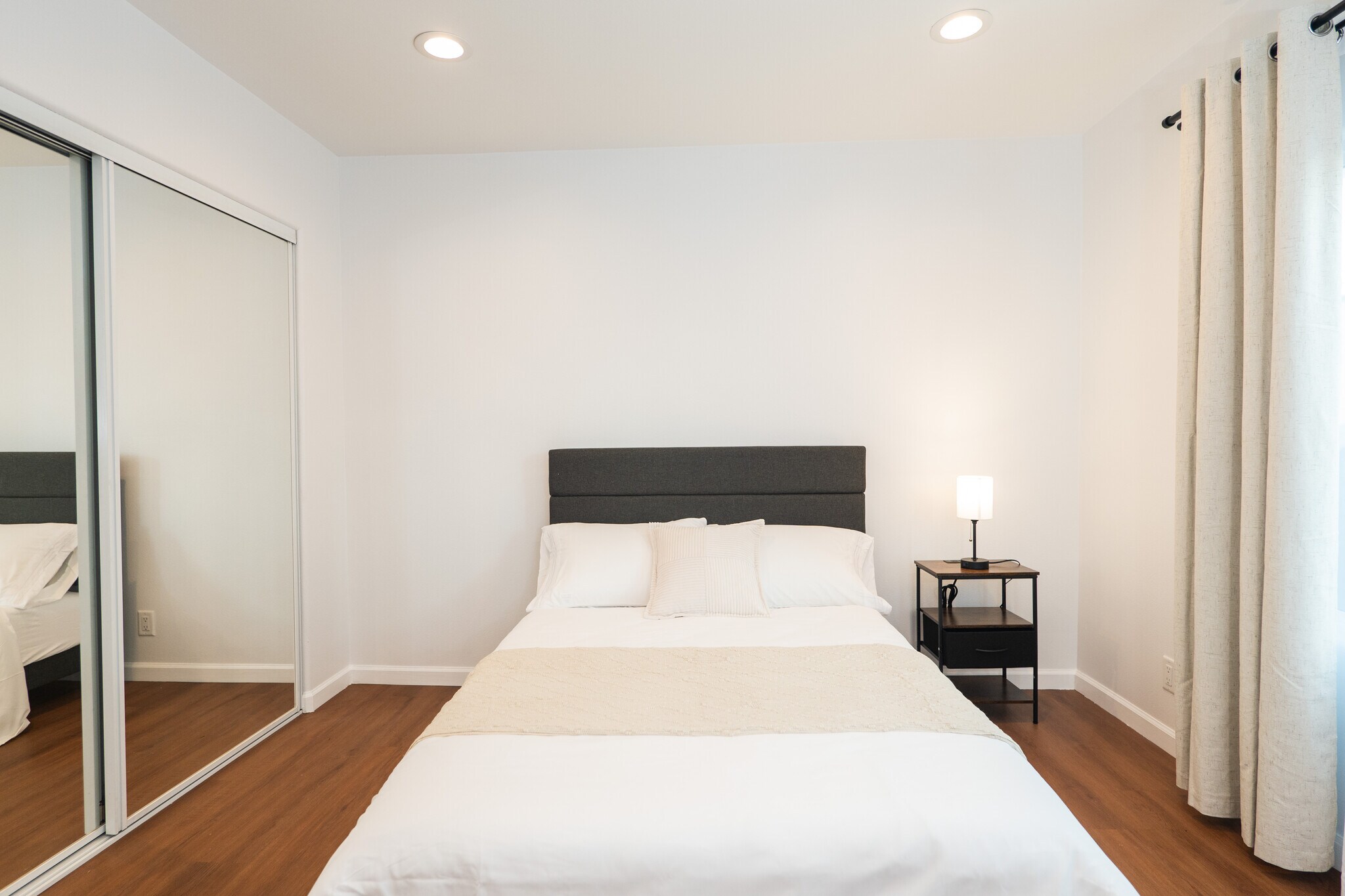 Building Photo - 940 S Bernal Ave