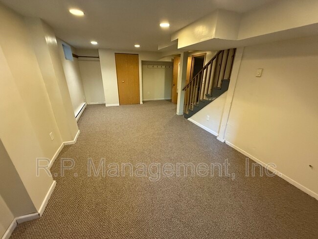 Building Photo - 1090 16th Ave SE