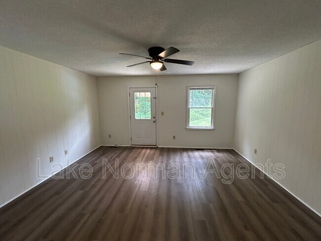 Building Photo - 4709 Grassy Creek Rd