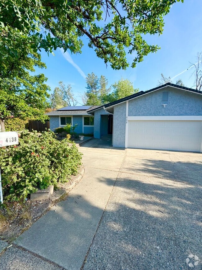 Building Photo - Live in West Redding!!