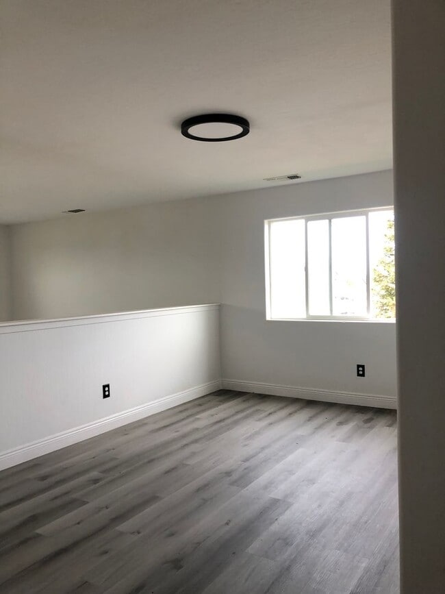 Building Photo - Southwest Bakersfield Home