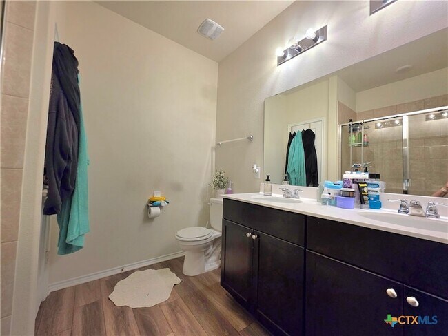 Building Photo - 350 Bedford Falls Ln