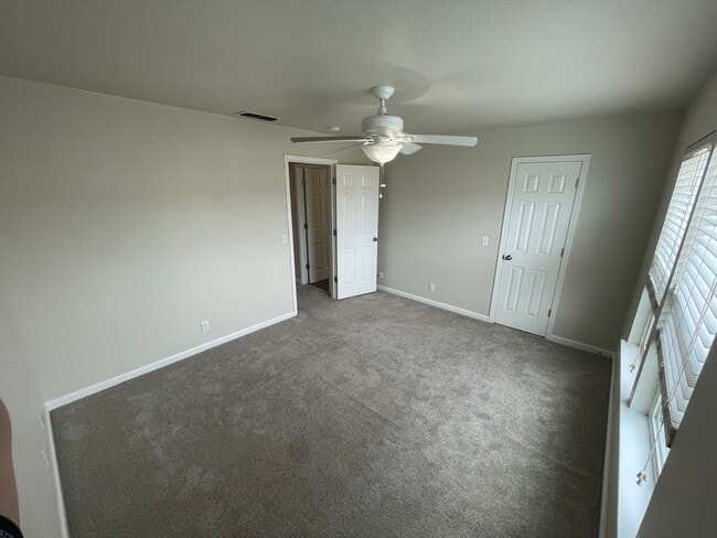 Building Photo - Updated 3 Bed 2 Bath Townhome Located at H...