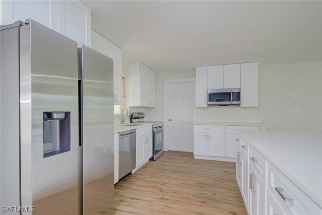 Building Photo - 372 Park Ln Dr