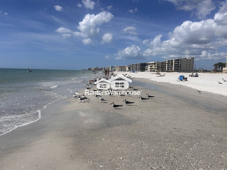 Building Photo - 13100 Boca Ciega Ave