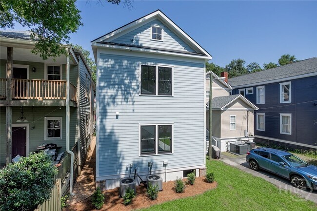 Building Photo - 1720 Barnard St