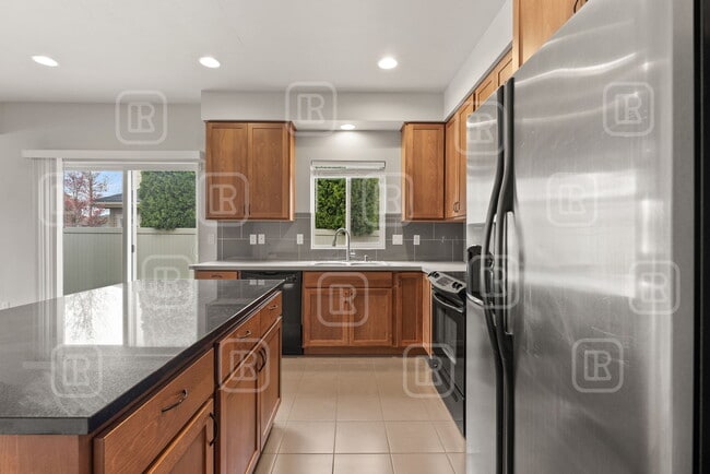 Building Photo - 1840 N Willamette Rd