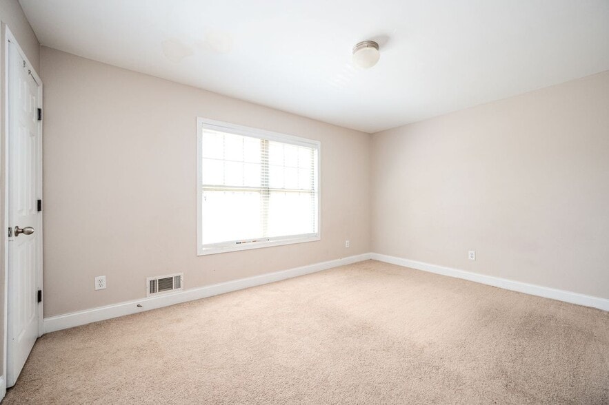 Building Photo - 31 Villa Ct SE