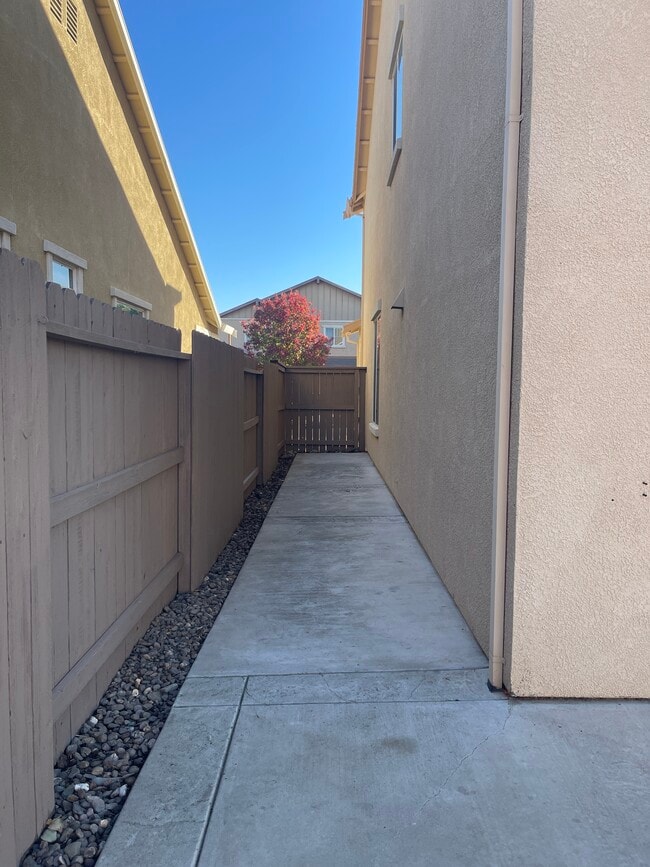 Building Photo - 9748 Collie Way