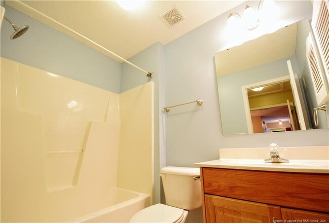 Building Photo - 42 Mayflower Ct
