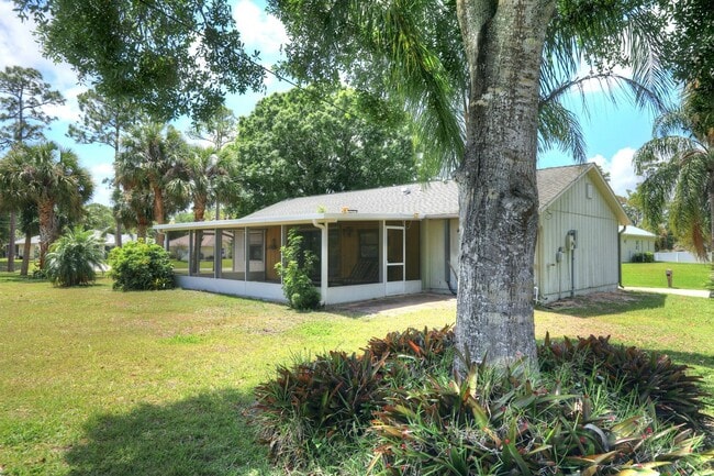 Building Photo - 1690 Seahouse St