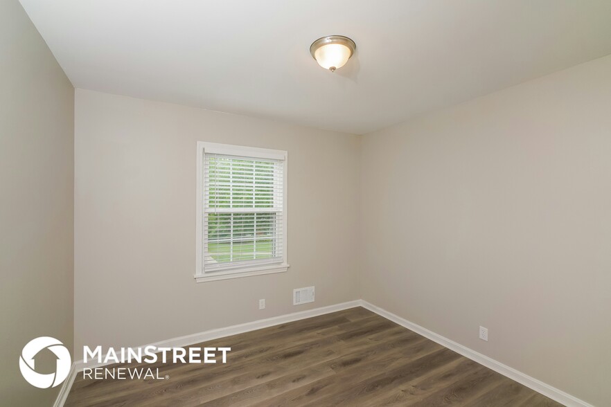 Building Photo - 3208 Cabinwood Dr
