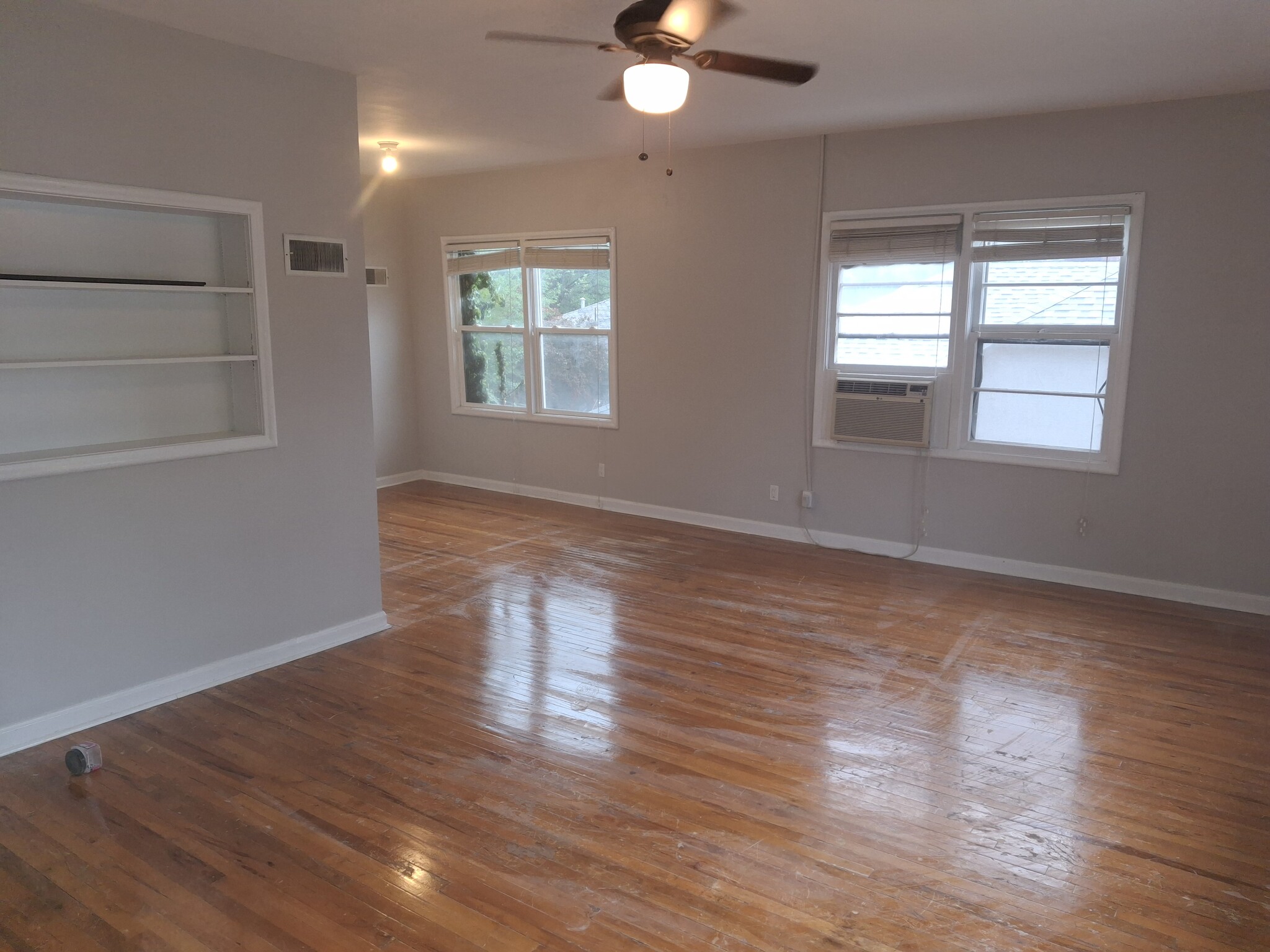 Building Photo - 768 E 900 S