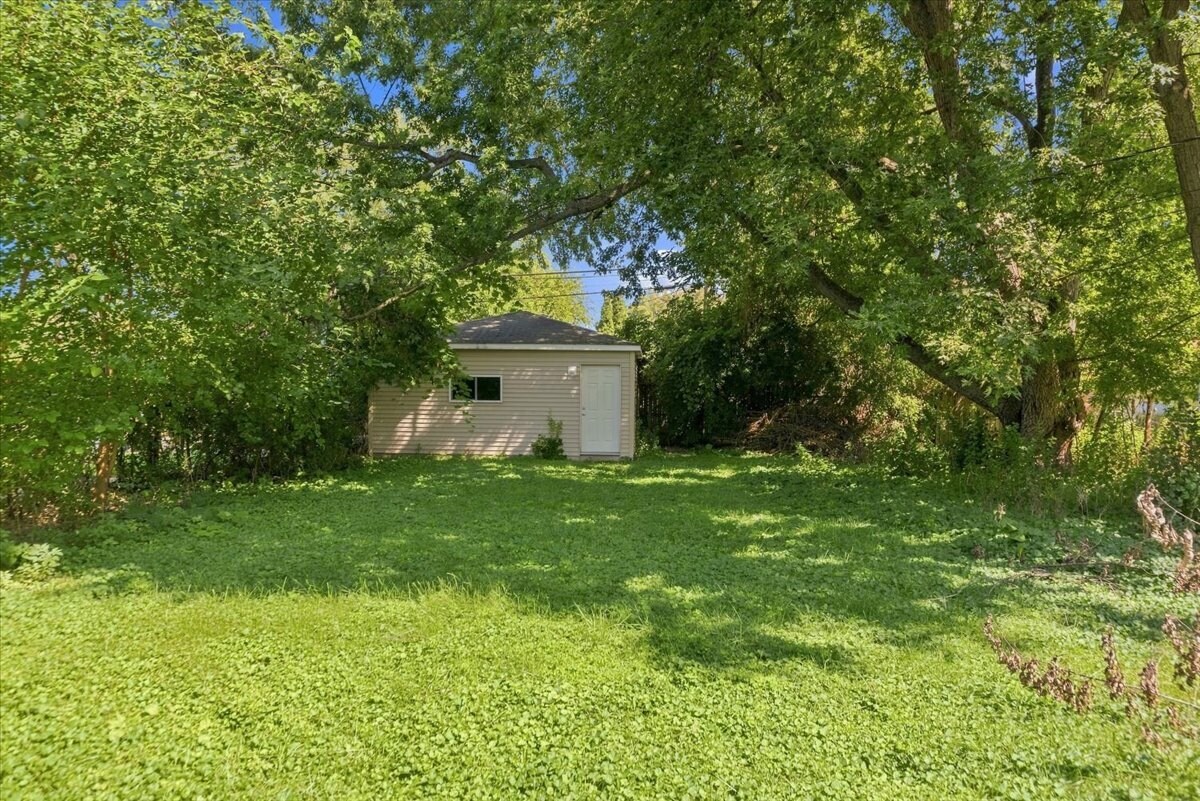 Building Photo - 8943 Ewing Ave