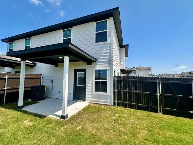 Building Photo - Luxury 2-Story, 3-Bed/ 2.5-Bath Duplex in ...