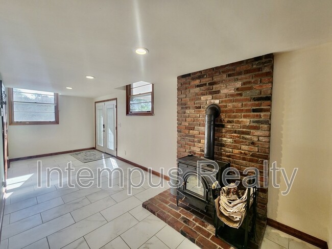 Building Photo - 212 Margo Ln
