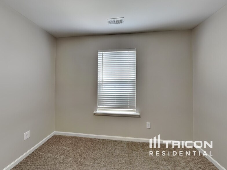 Building Photo - 375 Pleasant View Ln SE
