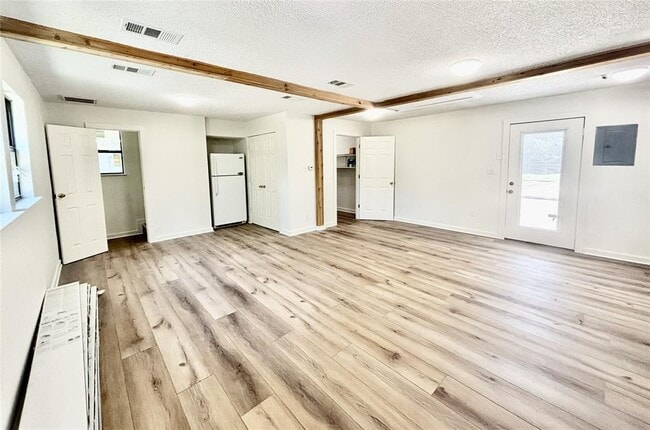 Building Photo - 413 Sun Bonnet Dr