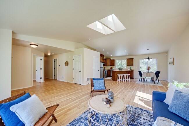 Building Photo - 3 Bedroom Rambler in Quiet Port Orchard Lo...