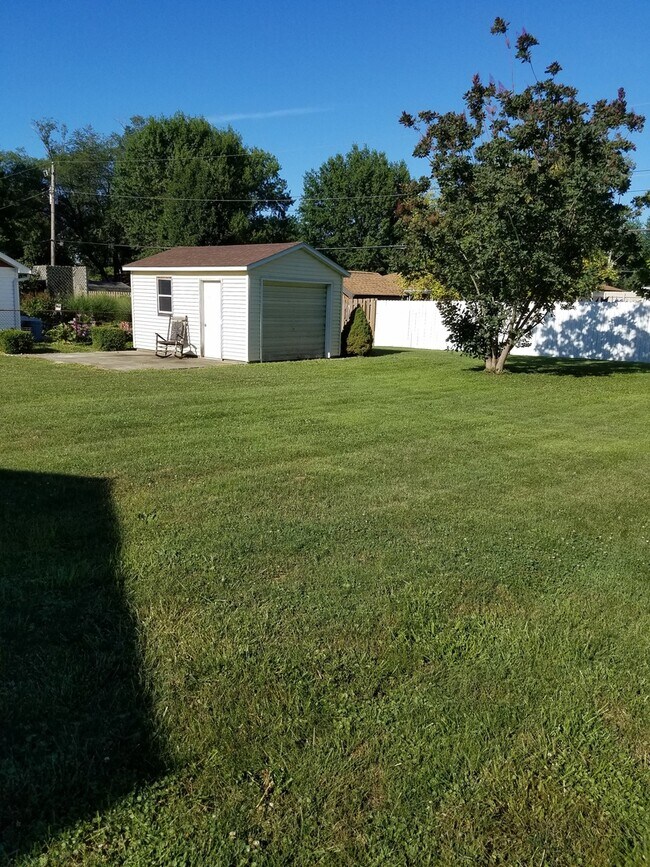 Building Photo - 3bed/1bath in Oakwood