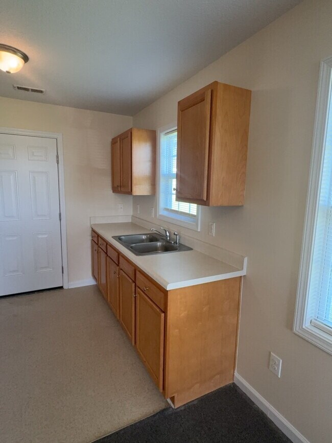 Building Photo - 204 Angus Ln