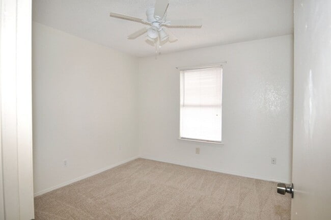 Building Photo - 108 Navajo Dr