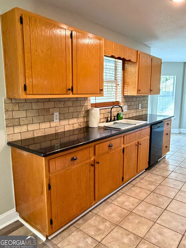 Building Photo - 102 Driftwood Ct