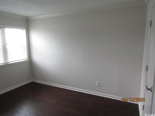 Building Photo - 4560 Greenbriar Dr