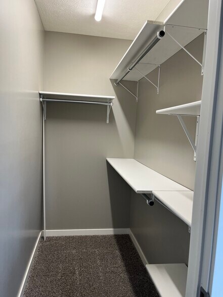 Building Photo - 713 4th Ave