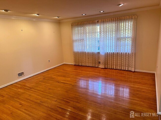 Building Photo - 4 Eric Ln