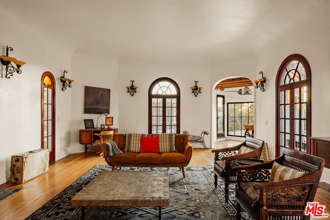 Building Photo - 2002 N Las Palmas Ave