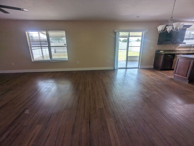 Building Photo - FOR RENT 4 Bedroom 2 1/2  Bath with Den/Office/5th bedroom, Furry  friends Welcome!