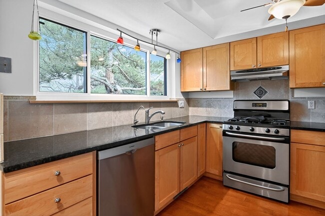 Building Photo - 770 Quince Cir