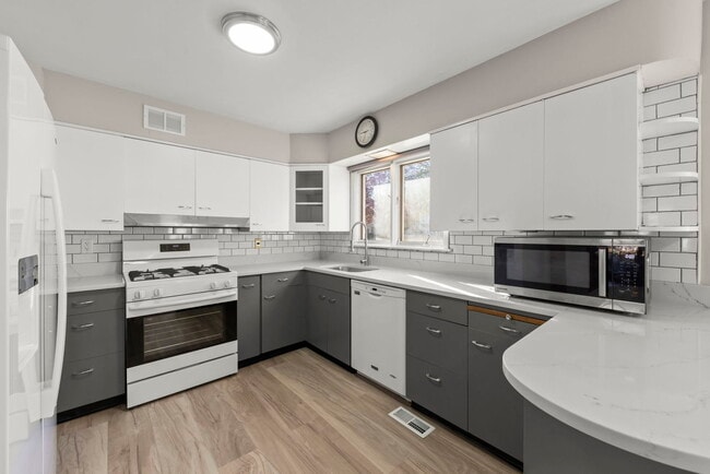 Building Photo - 175 S Harrison Ave