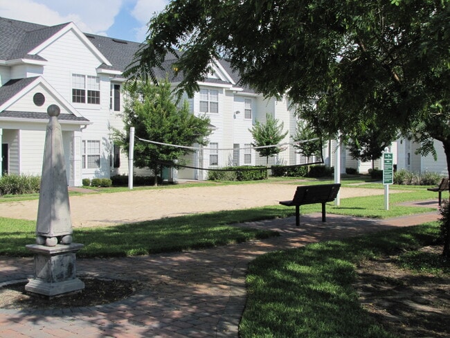 Building Photo - Gorgeous 3/2 Condo with 1 Car Garage in Ex...