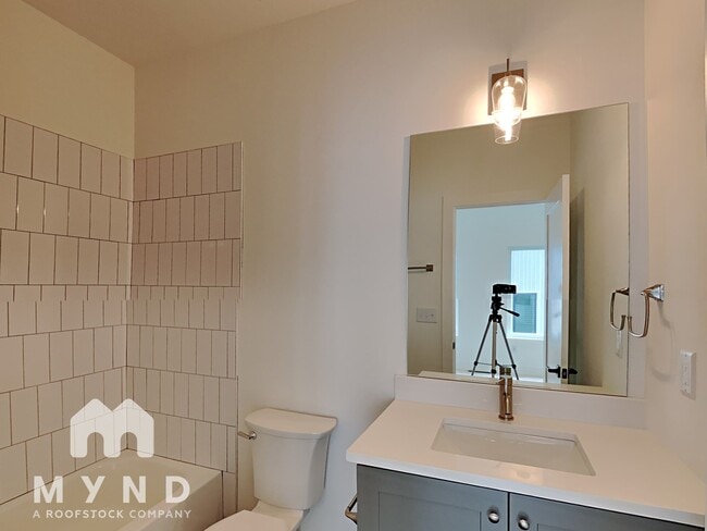 Building Photo - 1548 Millwood Pl