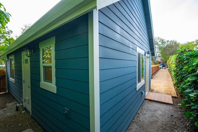 Building Photo - Detached ADU with Separate Driveway